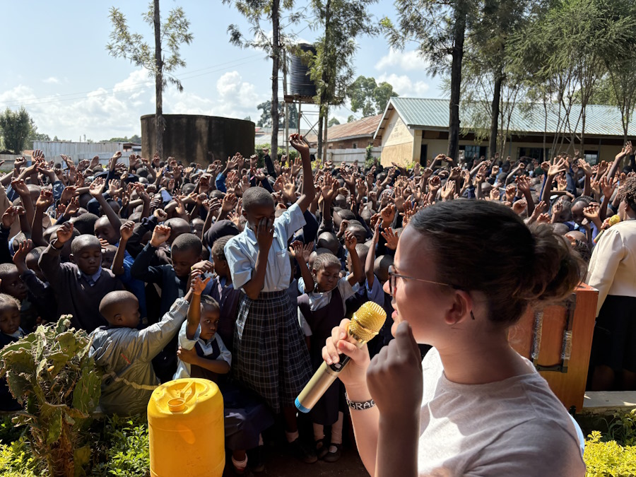 grace and crowd