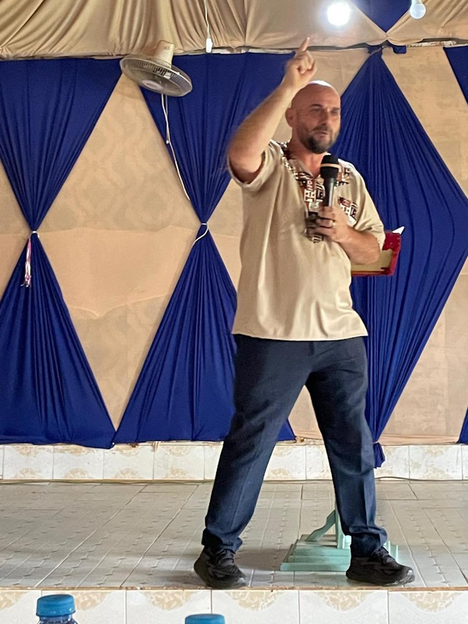 click to view larger image steve preaching in main church